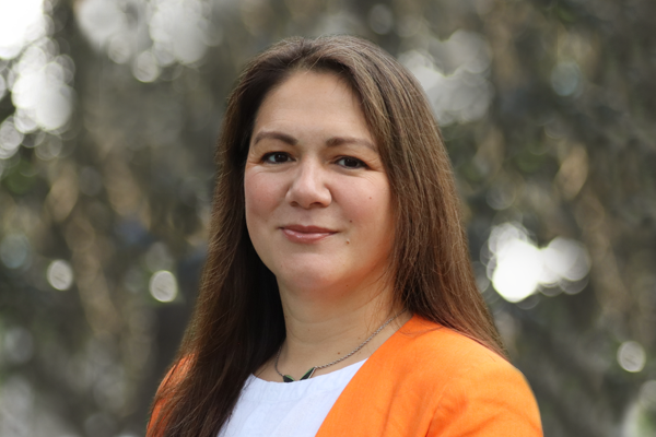 Headshot of Rhiannon McKinnon