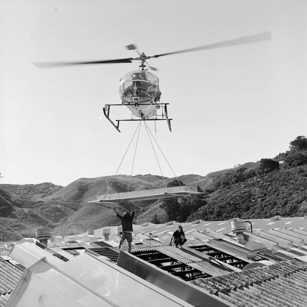 Hiller UH-12E of Alexander Helicopters transports building material 1973.