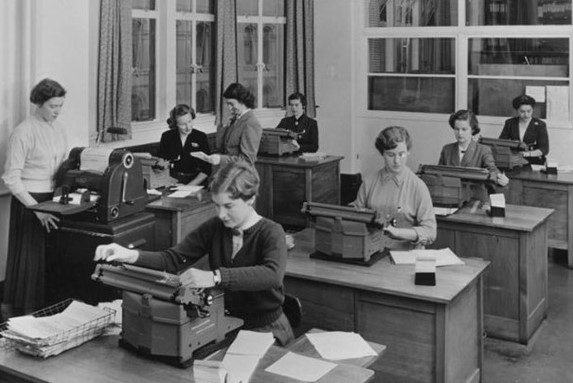 RBNZ, chief Accountant’s typing pool, 1950s.